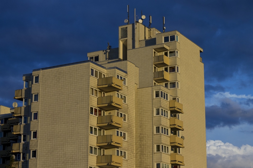 男友媽騙買房「爽住不付錢」 情侶扛60K房還遭噴：死活你的事