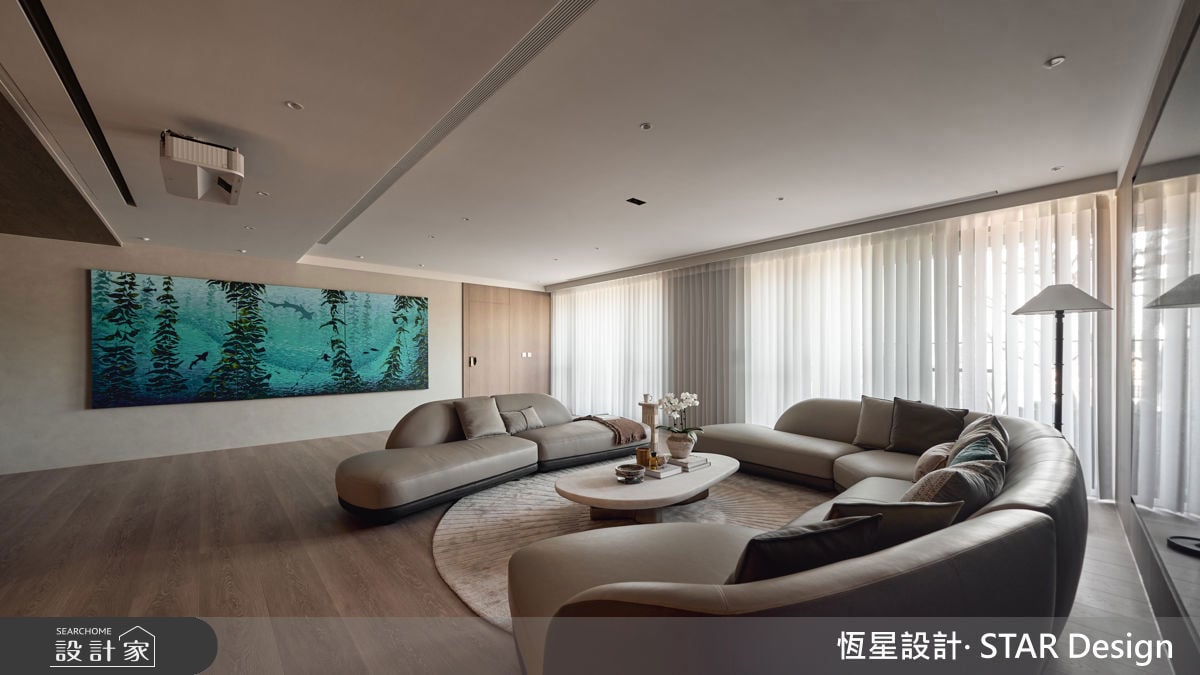 從藝術客廳、社交餐廚到儀式感主臥，在療癒的百坪美術館豪邸中，尋回生...