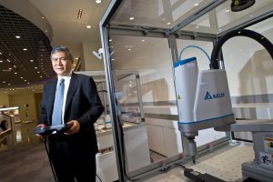 台達電董事長海英俊：輕工業機器人大爆發