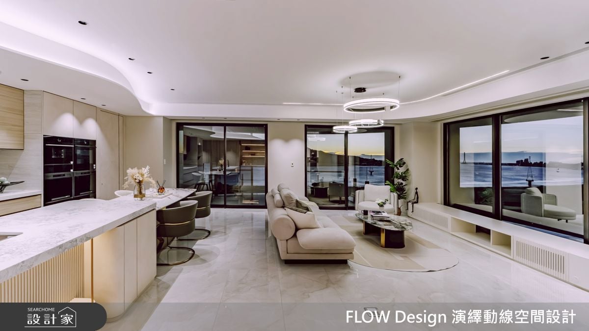 讓窗景成為家的完美背景！投影布幕讓山景變成 120 吋流動風景畫，刻畫三...