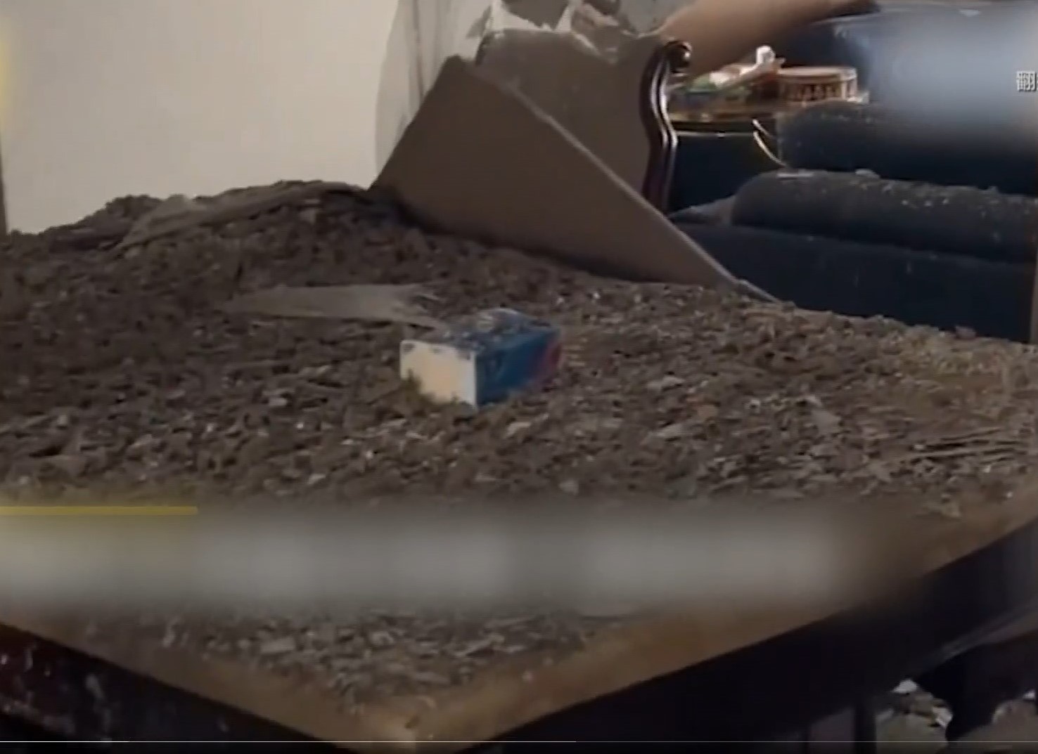 屋主回家見8800萬豪宅天花板塌 竟是漏水惹禍