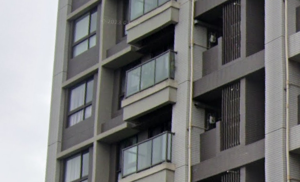 新建案陽台「黑色金屬條」設計有何用？內行解答：可以省錢