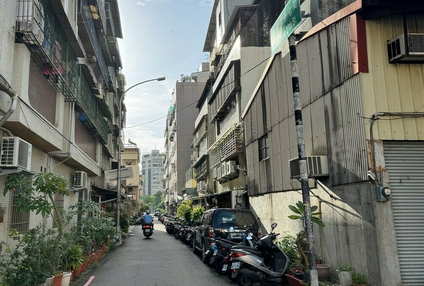 《從睡袋屋主到年薪400萬》那間破房，是我人生最貴的學費與最好的投資 |...