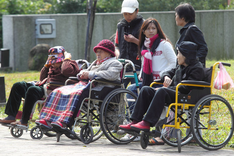 全台高齡照護收費總精算　你付得起老後這本帳？