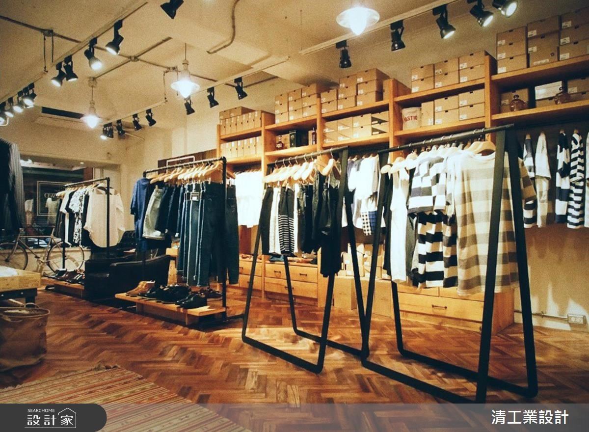 清水模牆面混搭人字拼地板！漏水老房變身暖感工業型宅