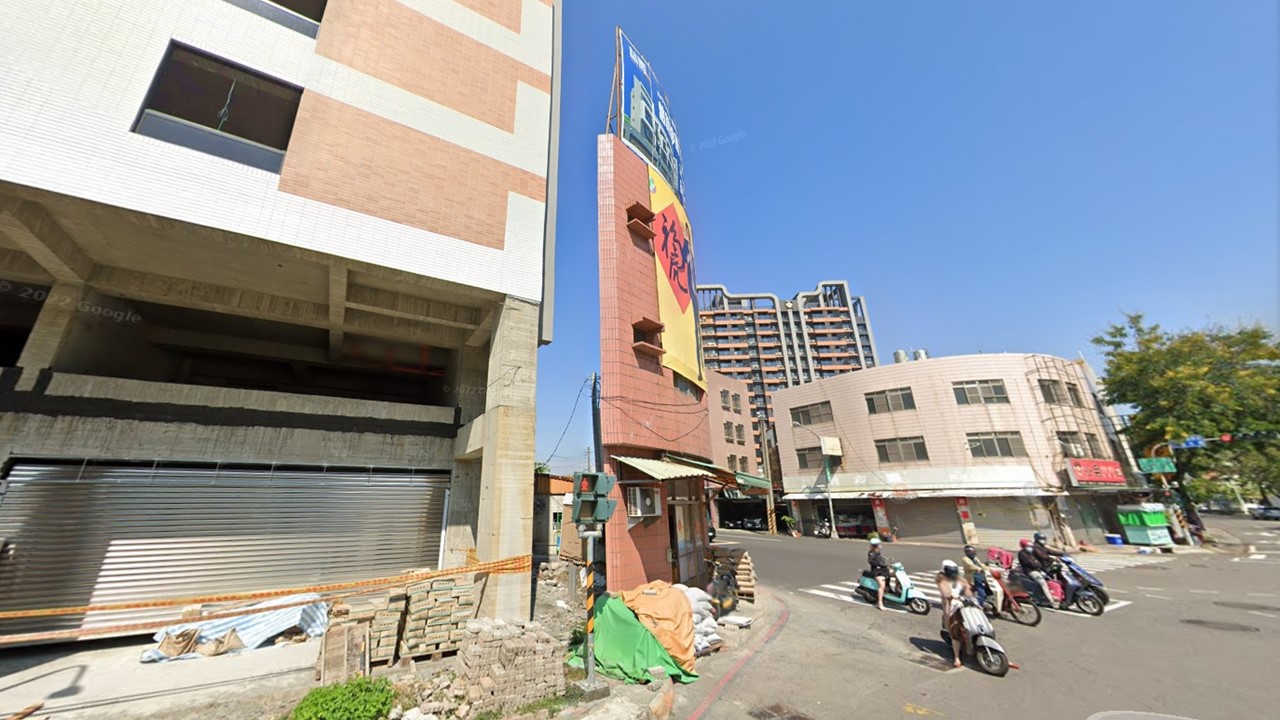 高雄驚見紙片透天！「前門打開即後院」 內行人喊：賺爆了