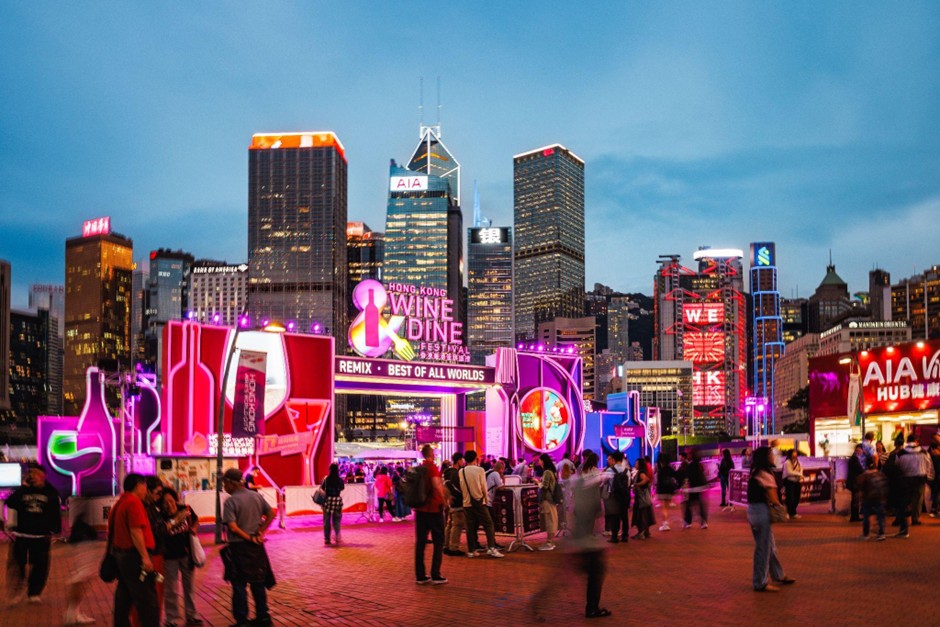 下半年拒絕連軸轉！香港「派對1+1」　用維港夜景與微醺療癒疲憊日常