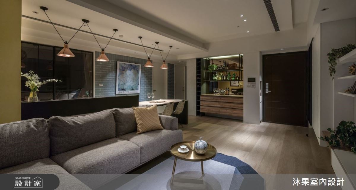 玄關隱藏式鏡面「一日衣櫃」，24坪文青宅的設計巧思