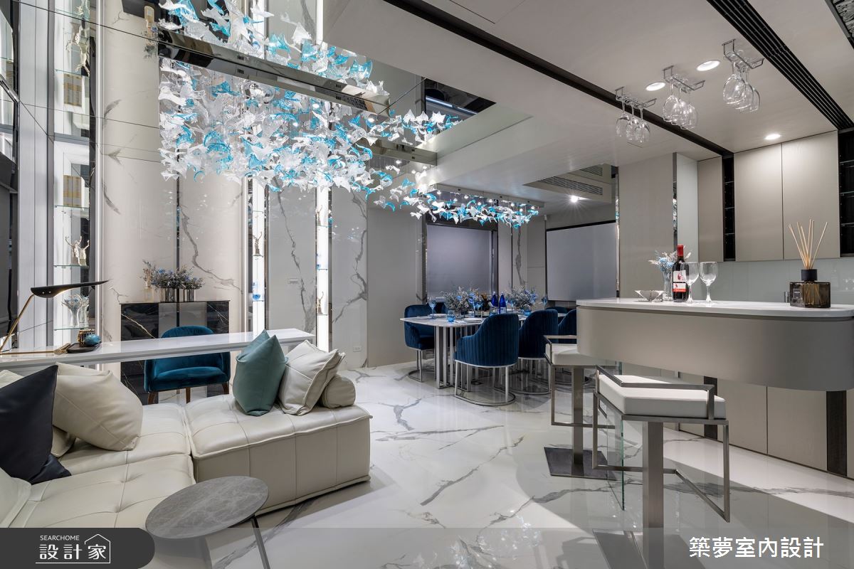 透明階梯竟是酒櫃！收納與展示兼具的90坪老屋搖身變成時尚招待所