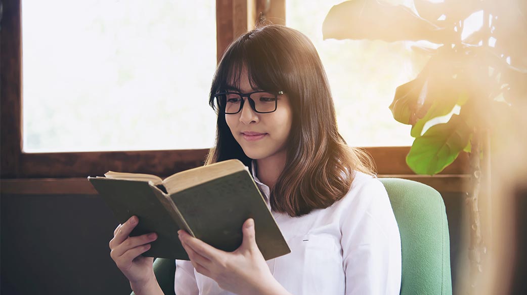 螢幕毀了理解力？科學揭密：為何紙本閱讀才是王道