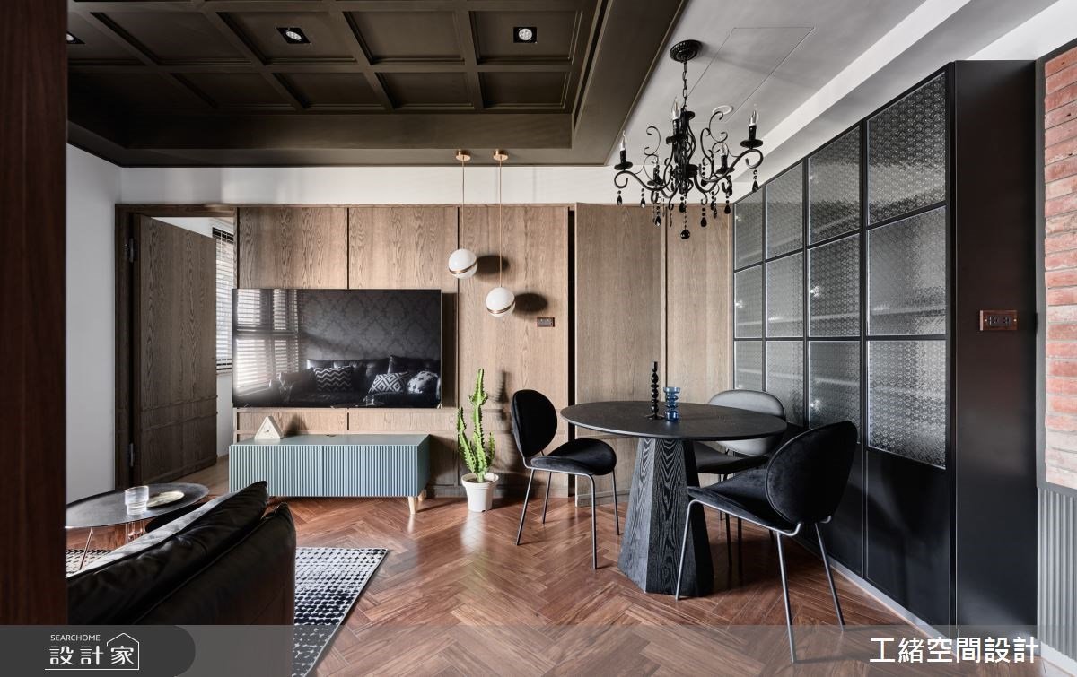 舉手投足都充滿異國風情！美式復古混搭工業元素，13 坪小宅接續歐洲經典...