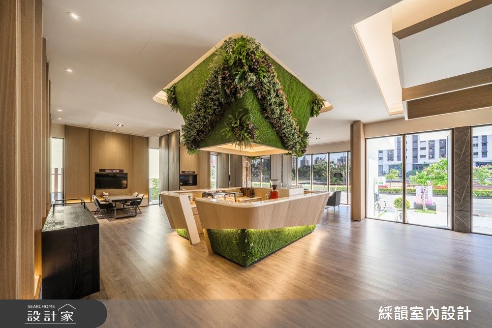 百坪現代風商業空間加入綠意造景！以木質色彩、多元建材傳遞熱忱體貼的...