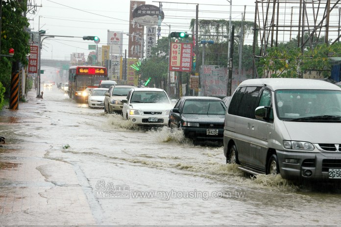 南港社宅狂漏水 北市府急會勘