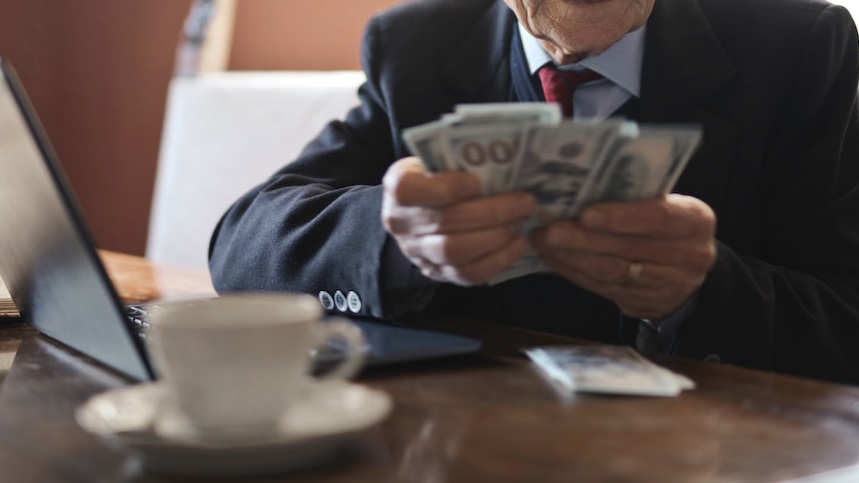 爺留2棟透天厝 堂哥3年敗光求收留 他嘆：真富不過三代