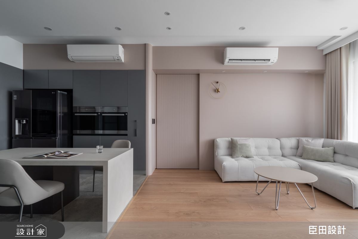 可鹽可甜的莫蘭迪灰粉詮釋女性對家的想像，保有採光與收納滿足一家四口...