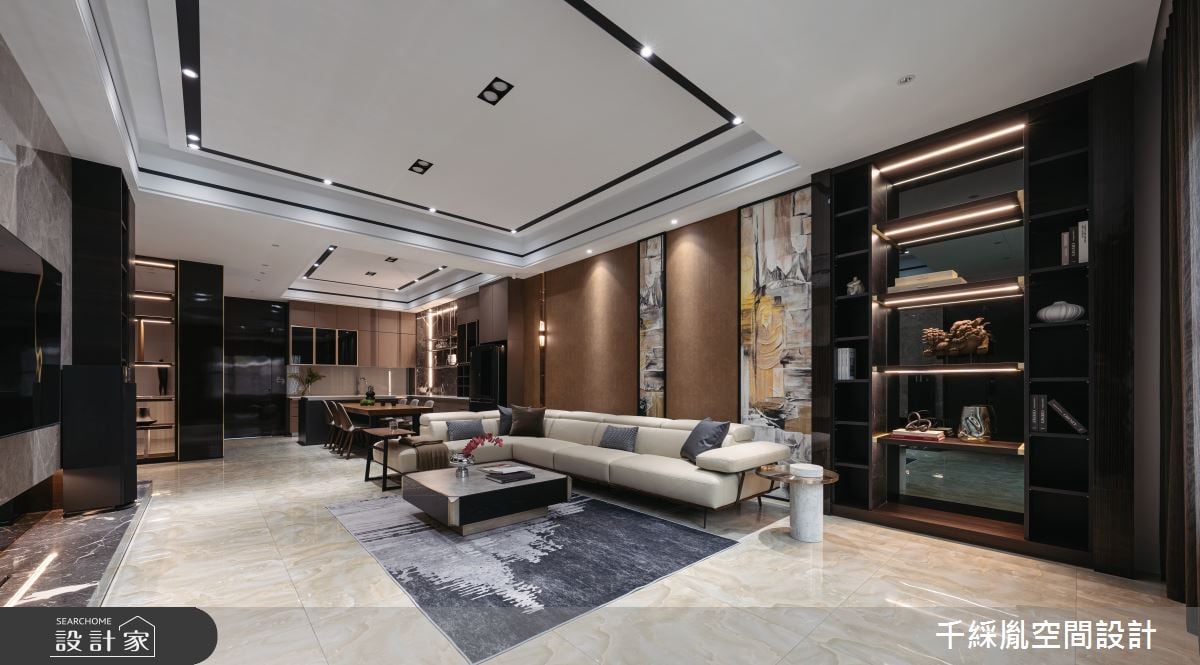 70坪現代風透天別墅！中島吧檯、精品展示櫃與獨立更衣室，體現飯店風非...