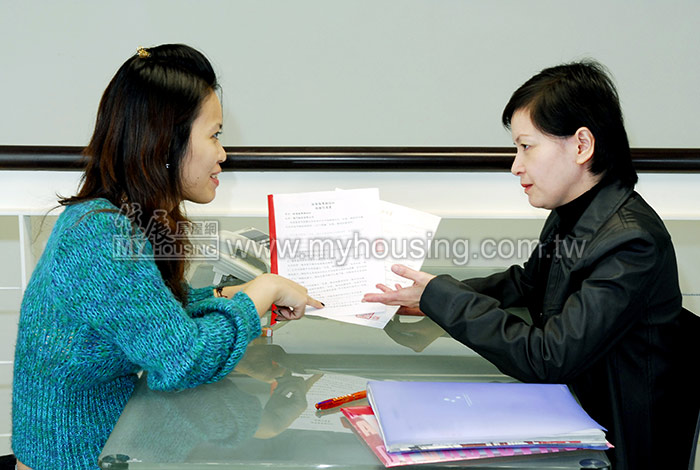 消保官無預警查核建商買賣契約　保障購屋者權益