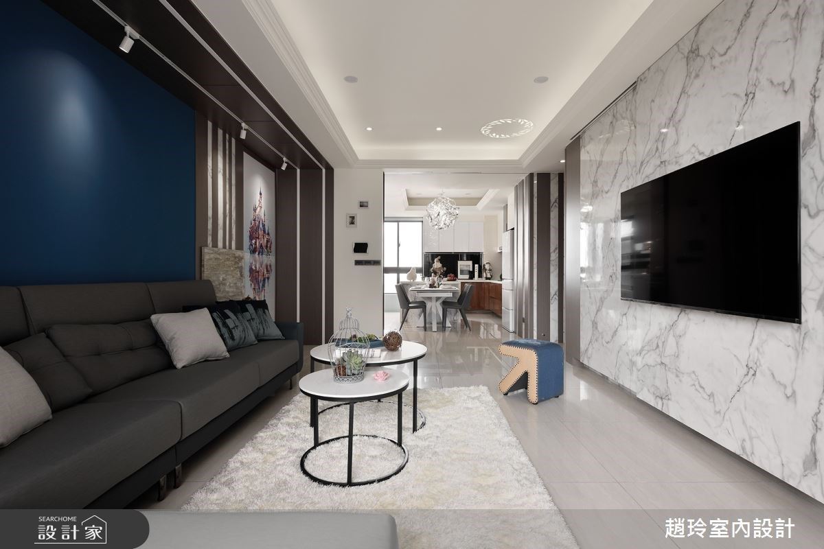 電視牆、鞋櫃和電器櫃三用，串聯公共空間展現簡約風特色