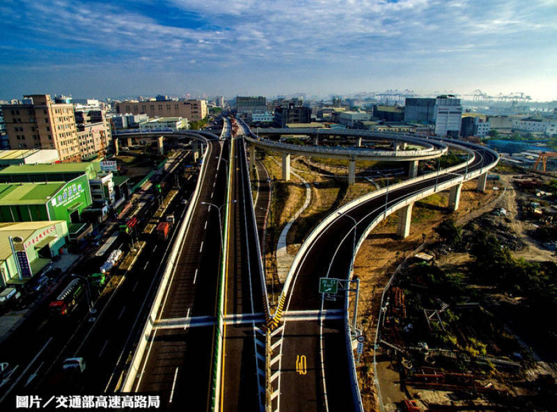 高雄港聯外高架道路 全線正式通車