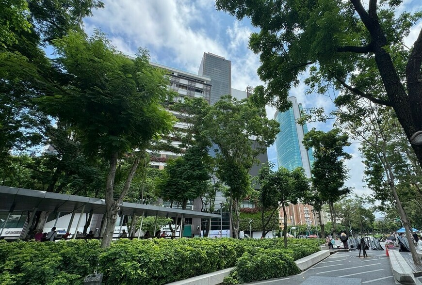 交屋八年公設還沒點交！建商擺爛、住戶互打，地方政府你在哪？