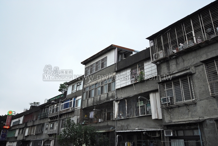 公權力硬起來  鳳山誇張違建遭拆