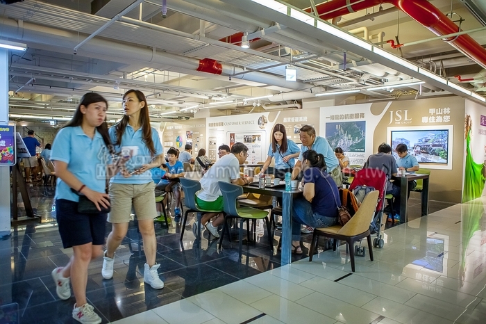 房市跳離鬼門關  7月住展風向球  亮黃藍燈緩步走揚