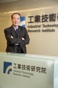 晶電李秉傑、國碩蔡禮全 都是新科工研院長的學生！