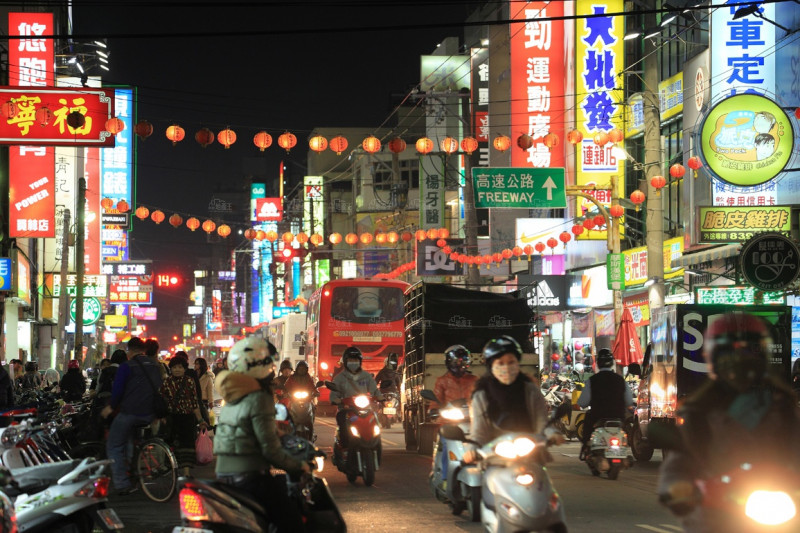 騎樓設攤要繳房屋稅？  應加強取締還路於民