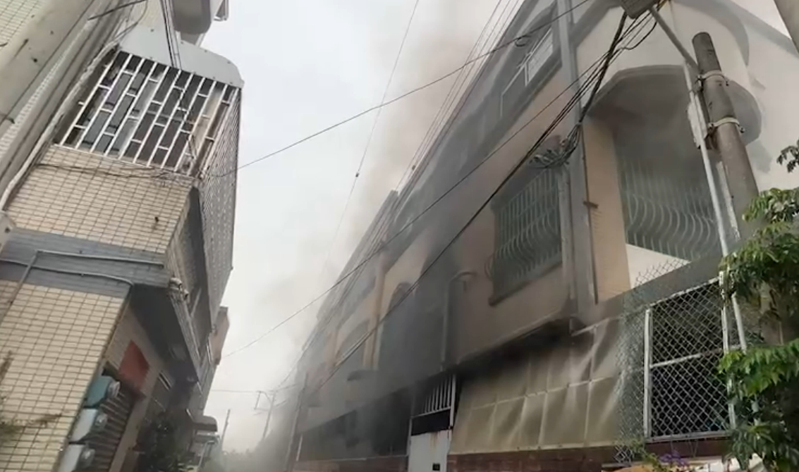 台南學生出租套房驚傳火警 18人緊急脫困