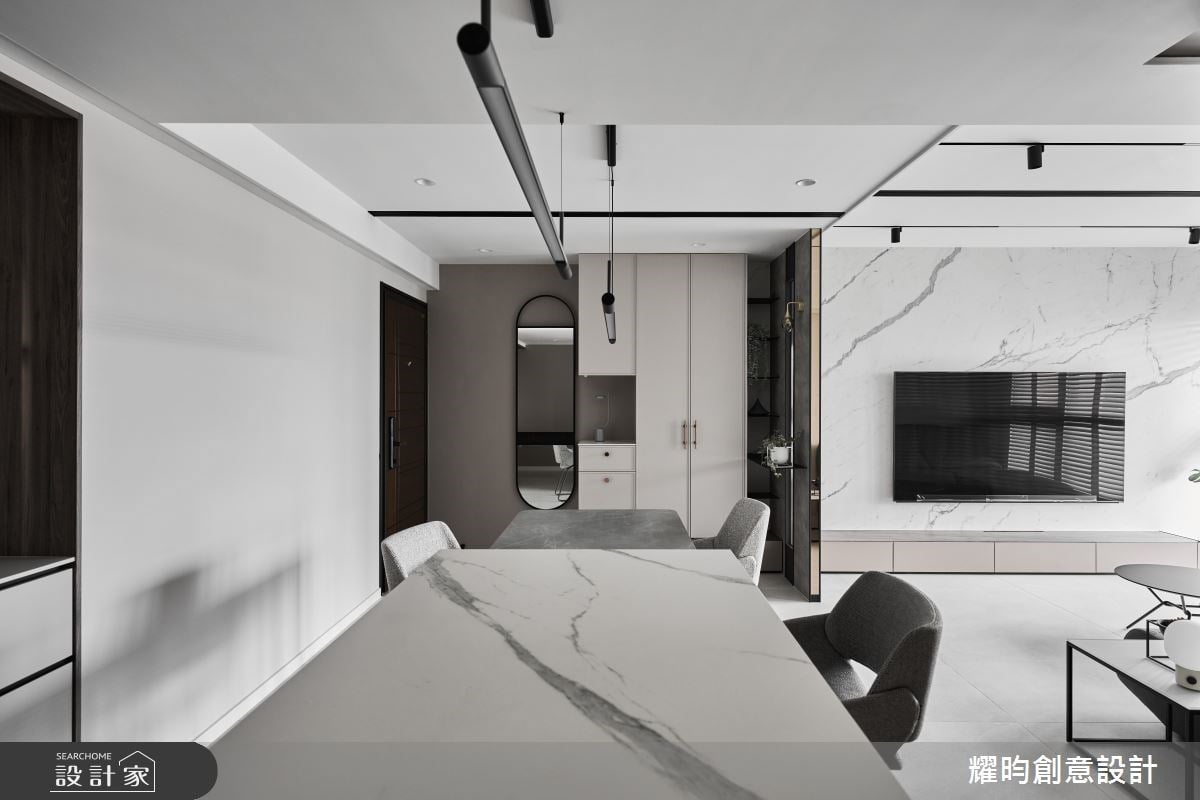 穿透感玄關、時尚中島餐櫃、美型更衣室，為一家四口建構愜意的北歐風生...