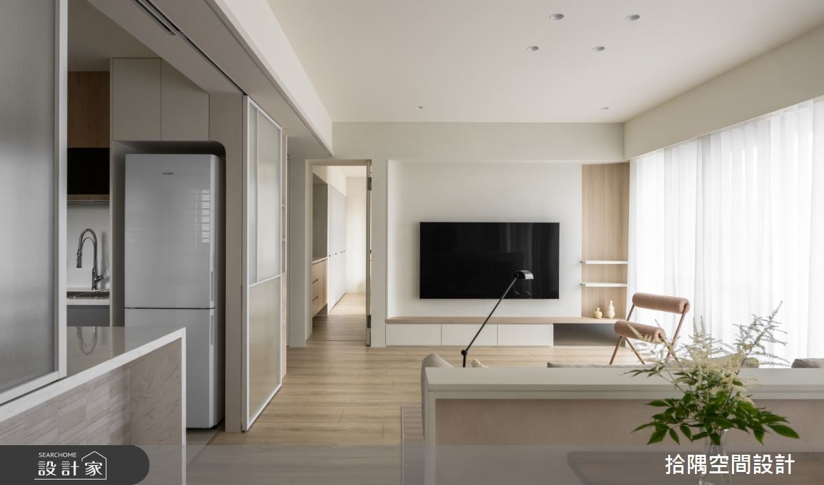 聰明客變把小宅放大！ 18 坪現代宅，讓女屋主擁有超大客廳和更衣間！
