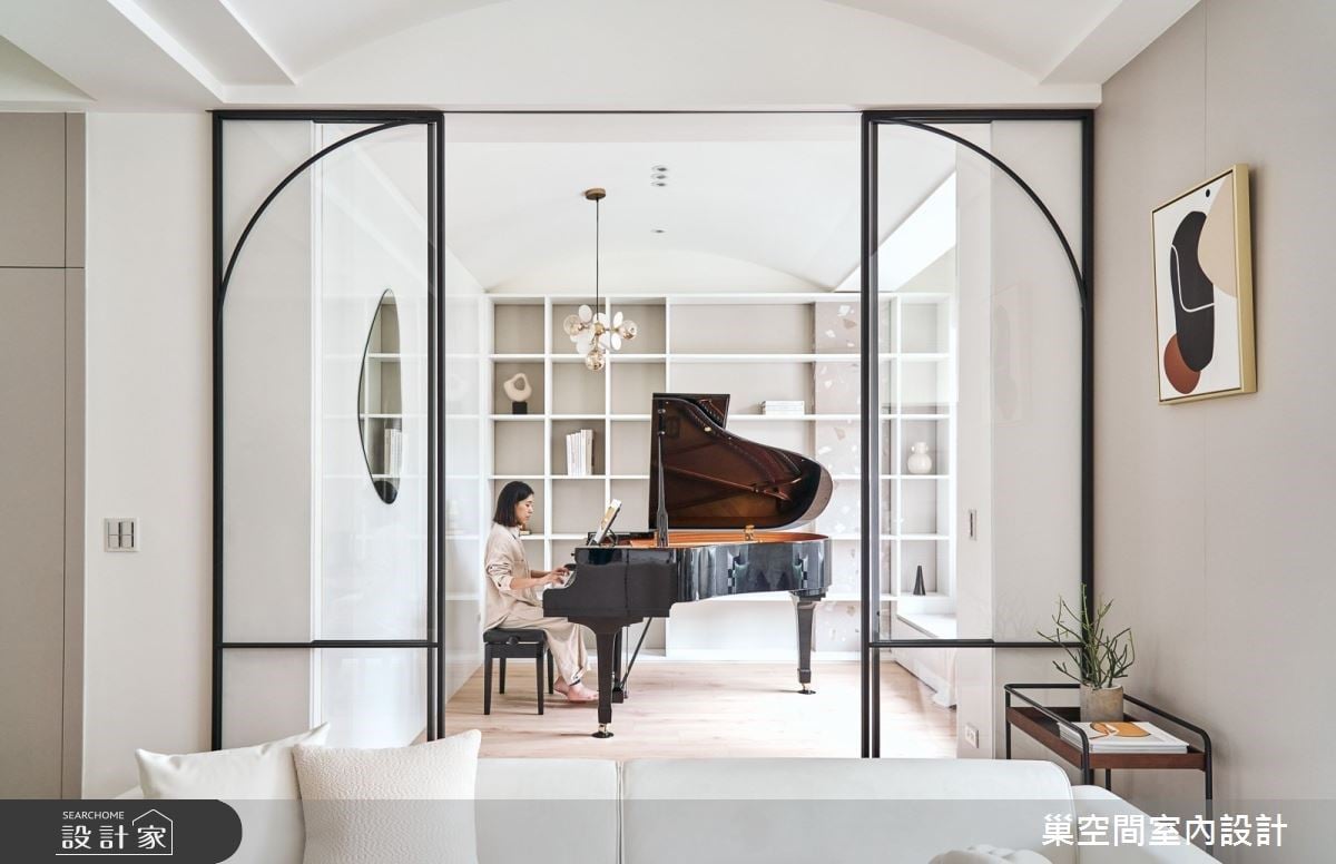 中古屋化身三合一高機能 25 坪清爽系奶茶北歐宅，用玻璃琴房營造生活夢...