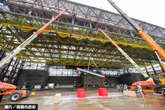 臺飛新二機棚廠上樑 健全桃園航太產業鏈