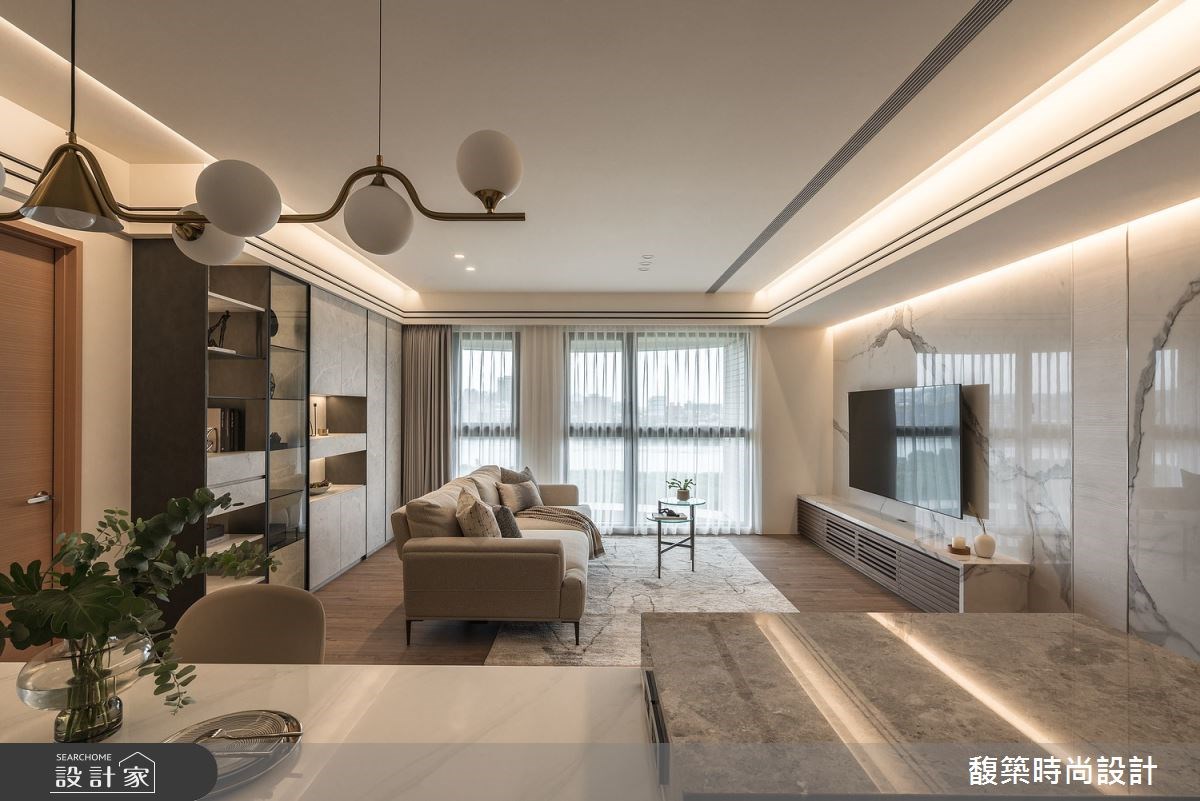 燕麥色給家人最純粹的調味！新北 55 坪現代風住宅，通透格局與燈帶勾邊...