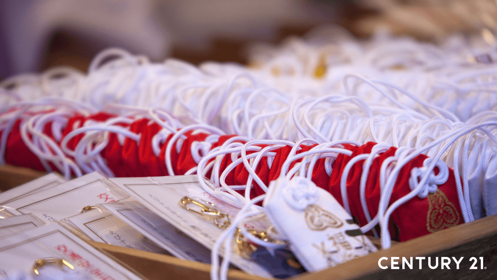 依照自身宗教信仰攜帶護身符或者是十字架等。（圖片來源_21世紀不動產）