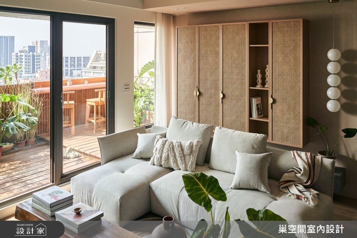 22坪運用自然材質與藤編，讓生活回溫的度假風居家，享受被陽台吧台環繞...