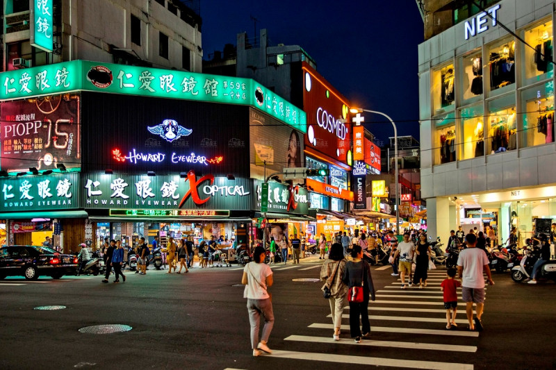 僅賴學生消費  大學商圈店面難撐