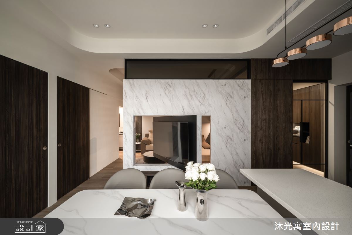 還好在網路上找到你，實現居家、工作兼顧的生活藍圖！雙面電視牆、中島...