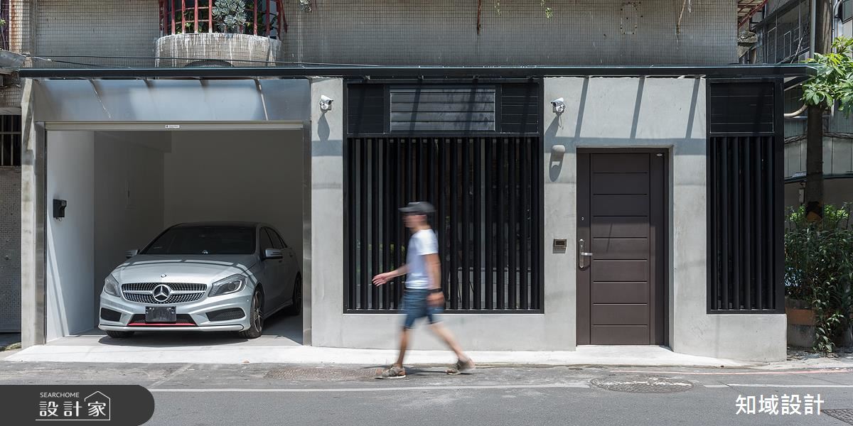 晦暗老工廠奇蹟蛻變！幻化成夫妻和 6 毛孩的透白新婚宅