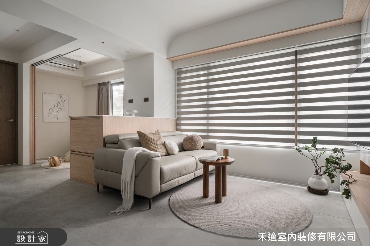 這間現代宅竟然只有12.5坪？彈性拉門打開寬敞視野，大理石紋電視牆還有...