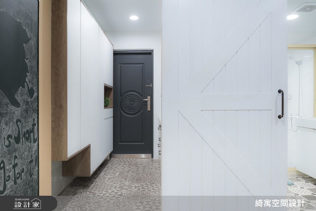 一次解決 3 大問題！ 40 年老公寓化身少女般的 15 坪清新宅