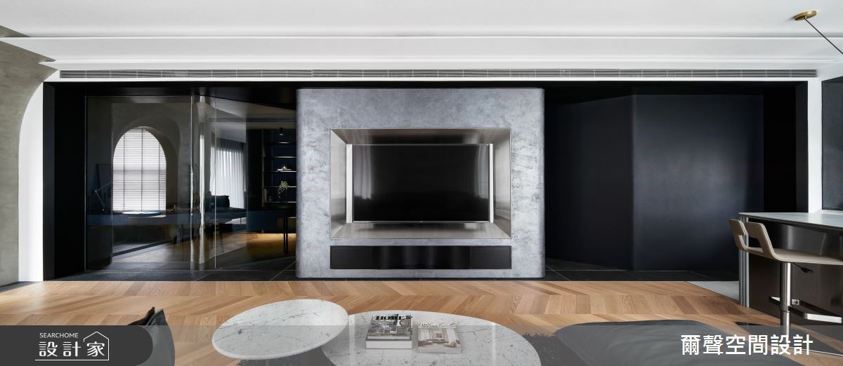 以黑白明暗轉折空間，每個角度都是無盡驚喜