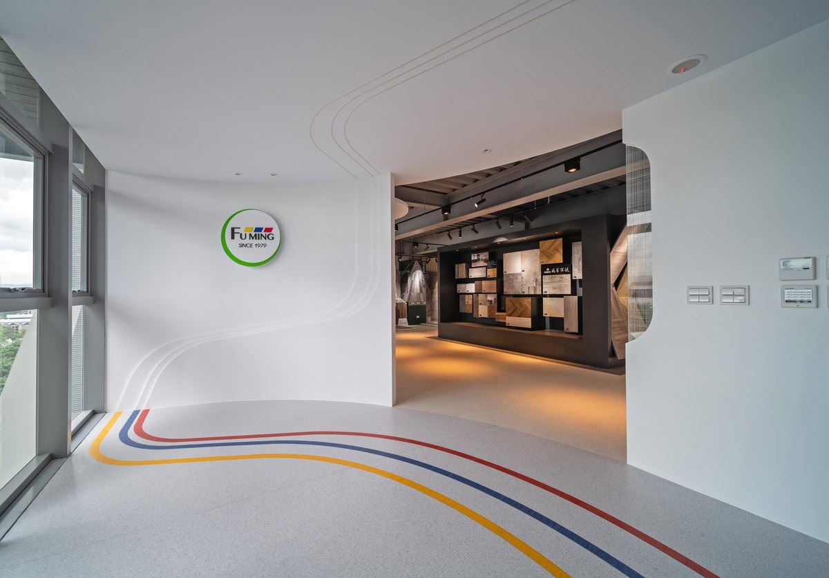 用 PVC 塑膠地板打造高質感空間，住宅、飯店、診所、圖書館地材靠它！