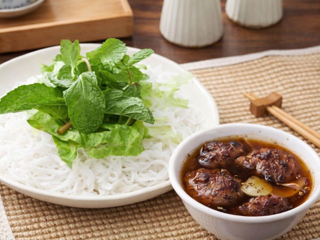 新莊道地越南料理！一次品嚐獨家河內烤肉米線與鹹香糯米飯