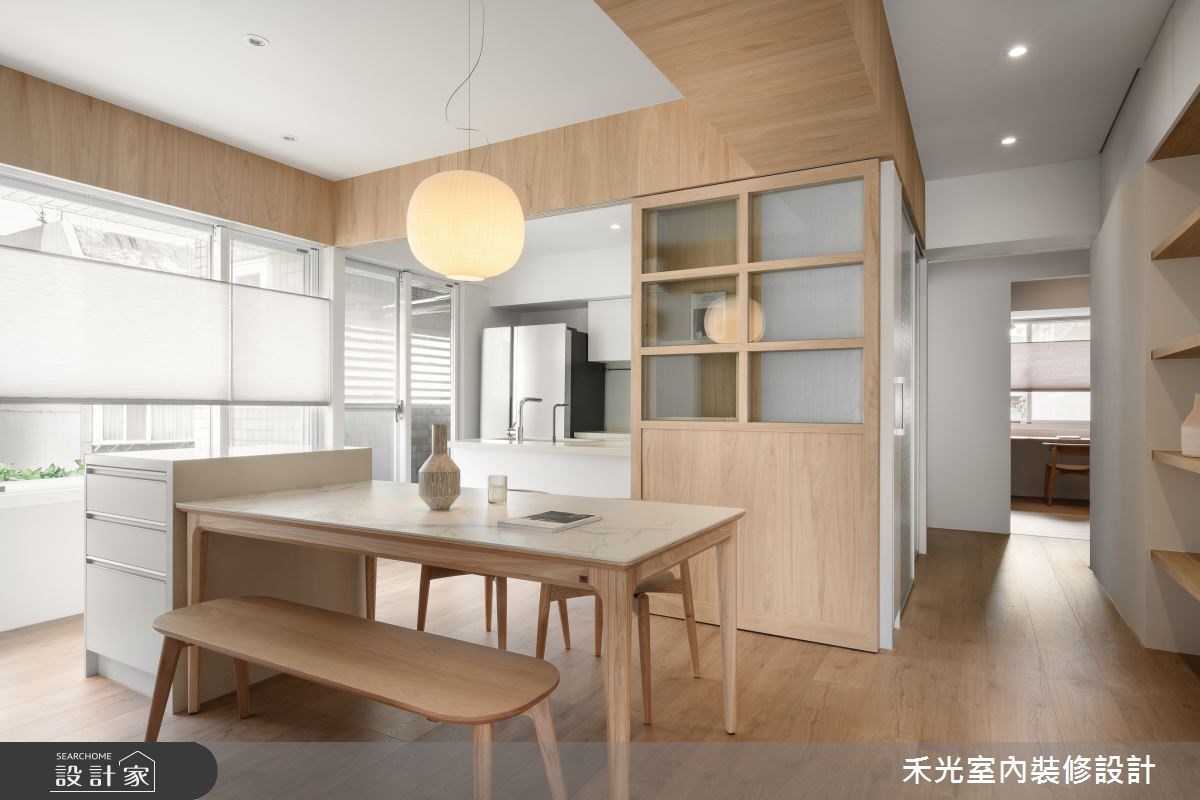 老屋翻新三面採光柔焦美化，結合木質收納、彈性隔間，創造日系雜誌中療...