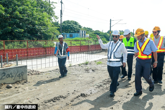 成追微笑線 雙軌化明年完工