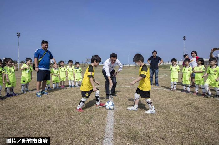 新竹南寮運動公園完工 荒地變身足球場