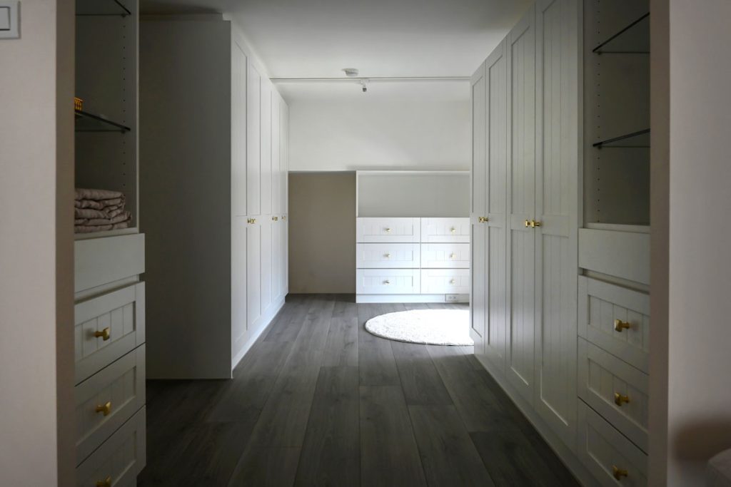 裝潢主流誰稱霸？ 質感木作VS俐落系統櫃