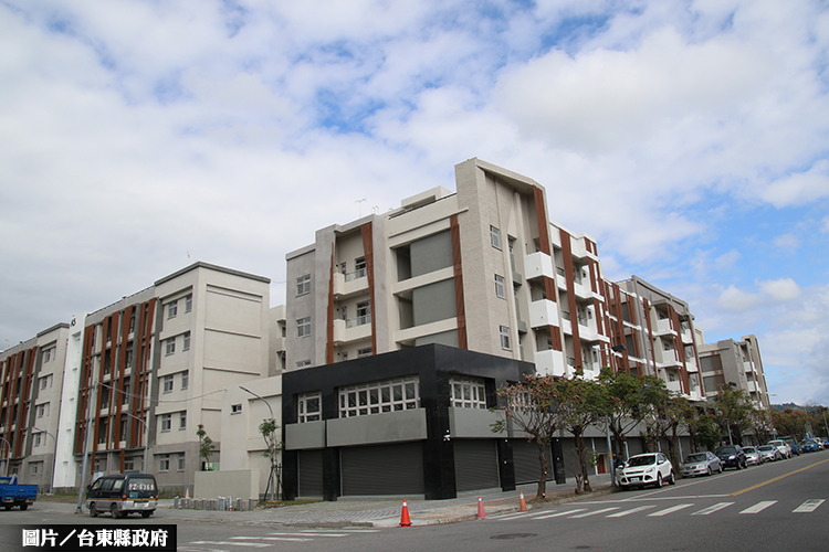 台東幸福住宅完工 縣府備禮助交屋
