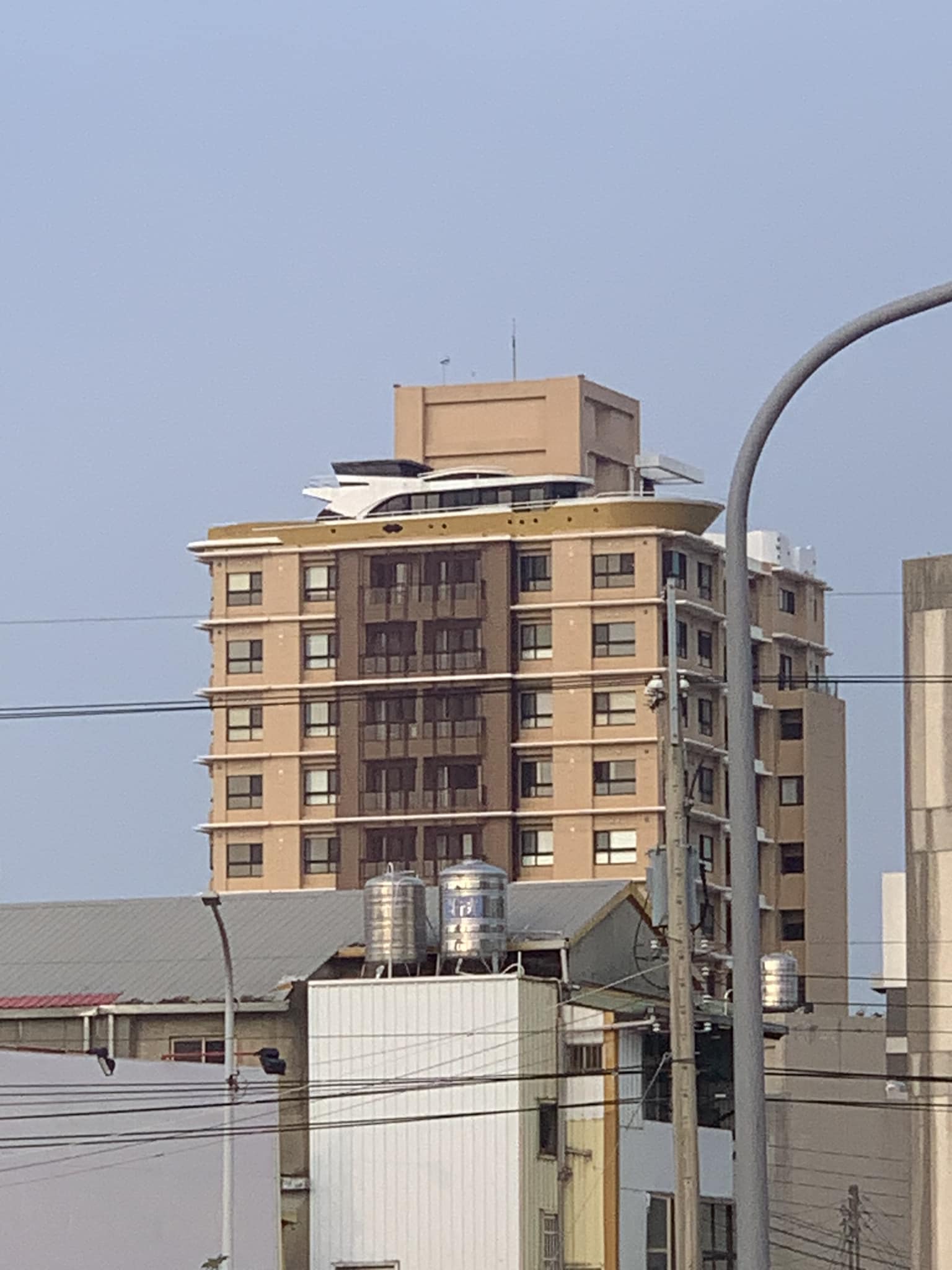 遊艇泊樓頂！超狂建築風格地點曝光 網笑：台版挪亞方舟